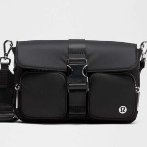 Lululemon Wunderlust Multi pocket Black Crossbody Bag